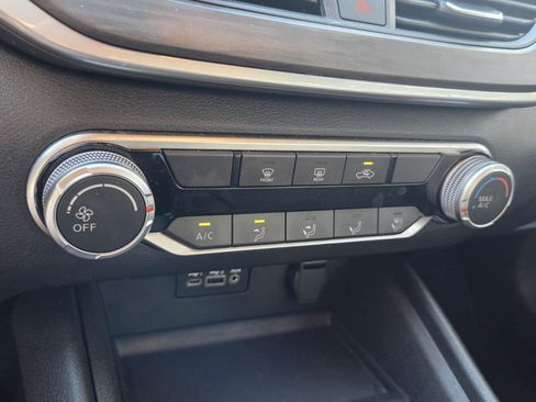 Used 2025 Nissan Altima 2.5 SV FWD image 28