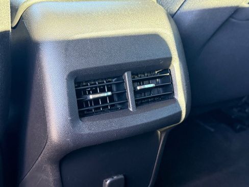 Used 2018 Chevrolet Equinox LS image 25