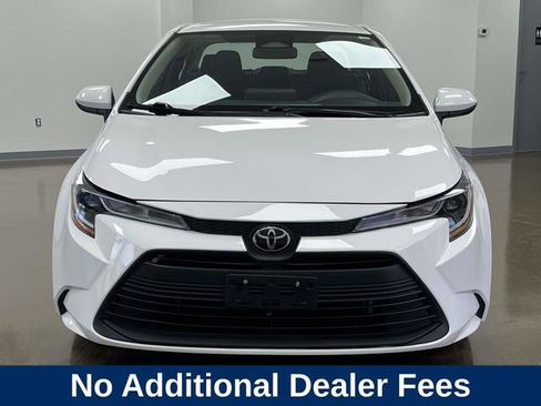 Used 2025 Toyota Corolla LE FWD image 2