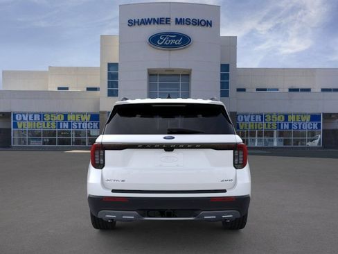 New 2025 Ford Explorer Active w/ Active Comfort Package AWD/4WD image 5