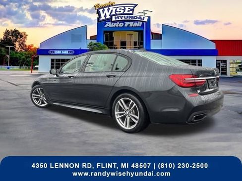 Used 2017 BMW 750i xDrive image 7