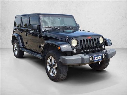 Used 2014 Jeep Wrangler Unlimited Sahara w/ Connectivity Group AWD/4WD image 3