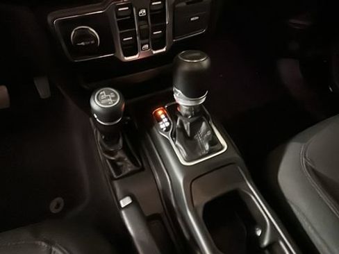 Used 2023 Jeep Wrangler Unlimited AWD/4WD image 21