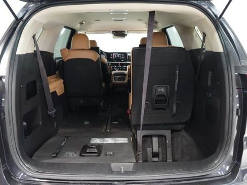 Used 2022 Kia Carnival LX image 34