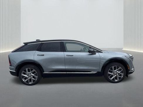New 2026 Cadillac Optiq Luxury 1 RWD image 4