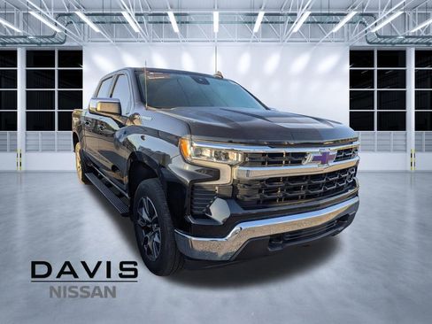 Used 2024 Chevrolet Silverado 1500 LT image 1