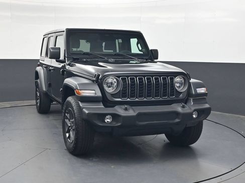 Used 2025 Jeep Wrangler Sport S AWD/4WD image 15