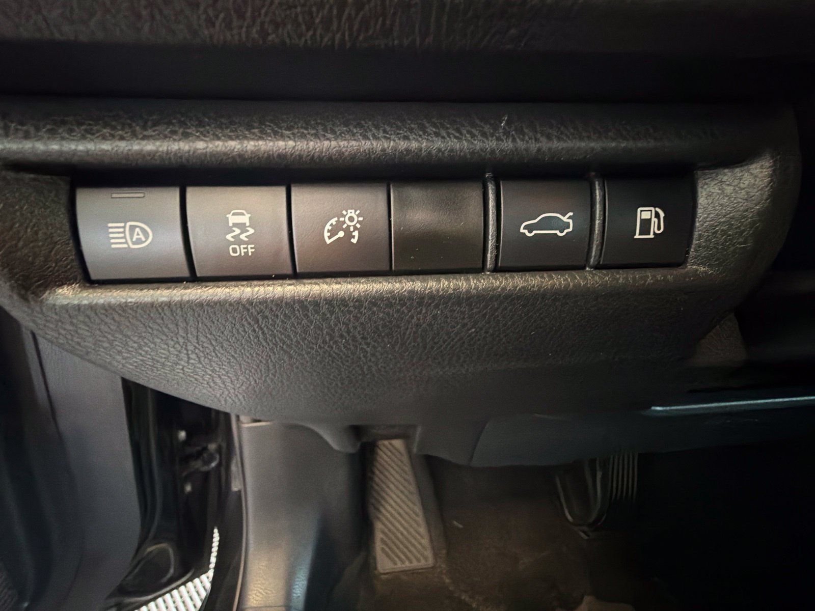 Used 2025 Toyota Camry LE FWD image 16