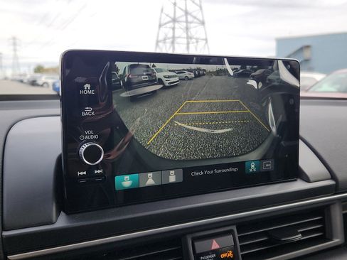 New 2025 Honda Pilot Touring image 14