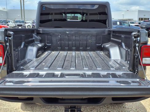 Used 2023 Jeep Gladiator Sport AWD/4WD image 22