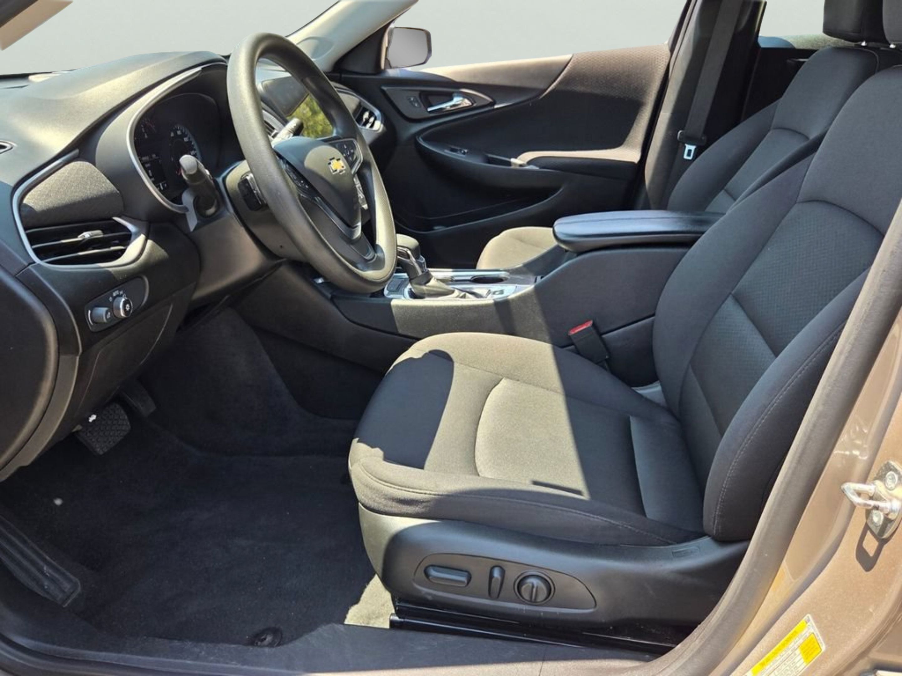 Used 2024 Chevrolet Malibu LT FWD image 9