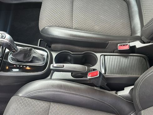 Used 2022 Buick Encore Preferred w/ Safety Package image 21