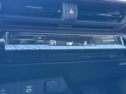 Certified 2025 Toyota Prius Plug-In Hybrid image 25