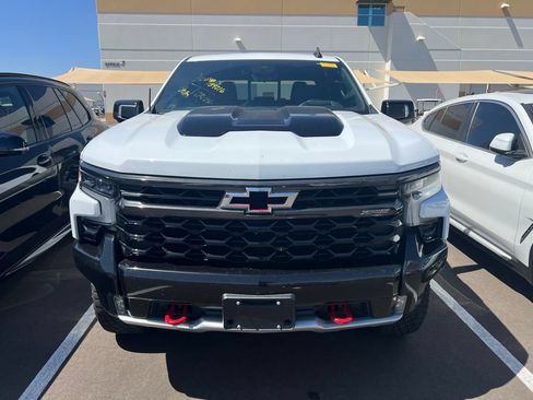 Used 2023 Chevrolet Silverado 1500 ZR2 w/ Technology Package AWD/4WD image 4