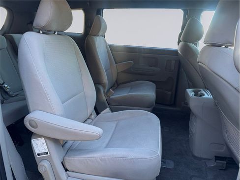 Used 2017 Kia Sedona LX image 22
