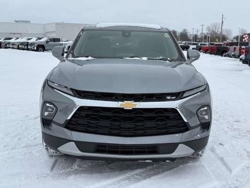 Used 2025 Chevrolet Blazer LT image 3