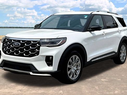 Used 2025 Ford Explorer Platinum RWD image 4