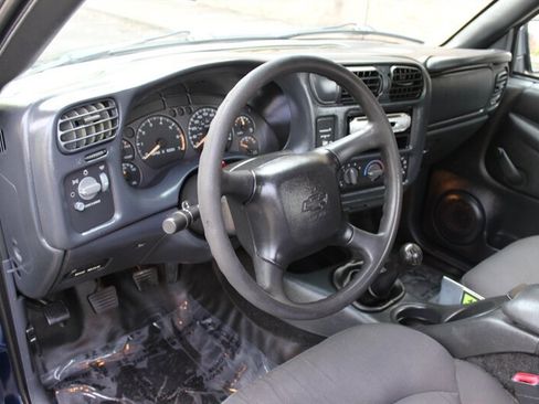 Used 2003 Chevrolet S10 Pickup 2WD Extended Cab image 9