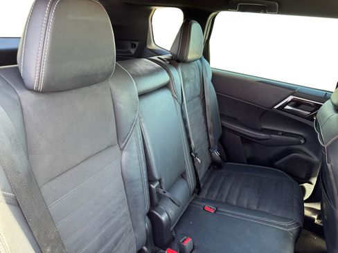 Used 2023 Mitsubishi Outlander SE Black Edition image 18