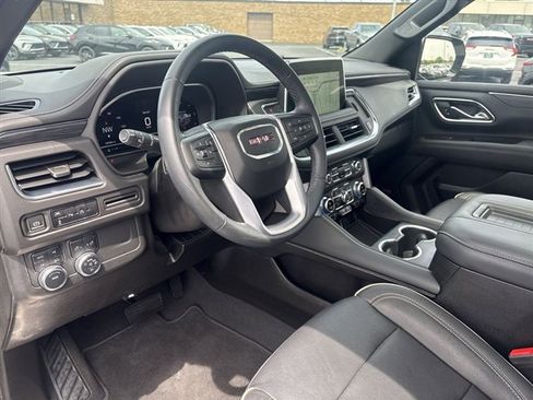 Used 2023 GMC Yukon XL SLT AWD/4WD image 10