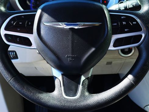 Used 2020 Chrysler Voyager L image 55