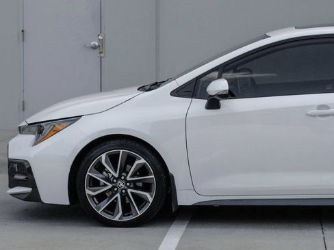 Used 2020 Toyota Corolla SE w/ SE Premium Package FWD image 11