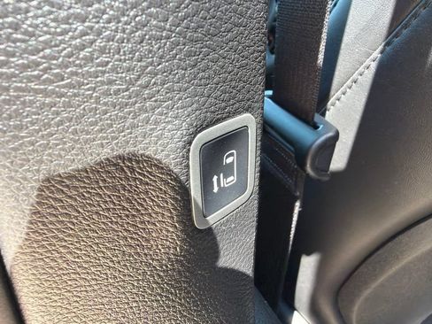 Used 2025 Chrysler Pacifica Select FWD image 21