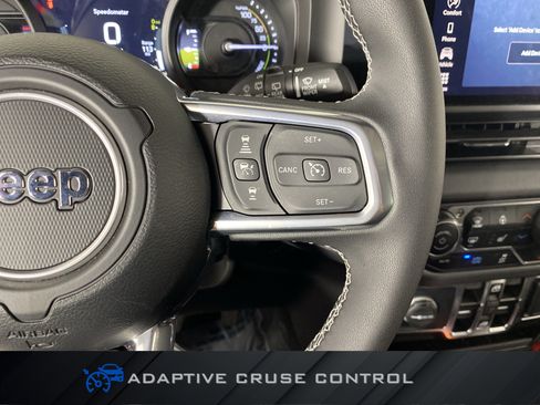 Used 2025 Jeep Wrangler Unlimited Sahara w/ Safety Group AWD/4WD image 24