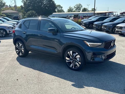New 2026 Volvo XC40 B5 Ultra w/ Climate Package image 3