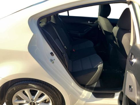 Used 2017 Kia Forte S image 21