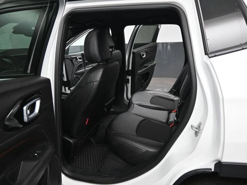 Used 2025 Jeep Compass Trailhawk AWD/4WD image 25