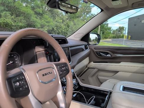 Used 2021 GMC Yukon XL Denali w/ Denali Ultimate Package AWD/4WD image 12