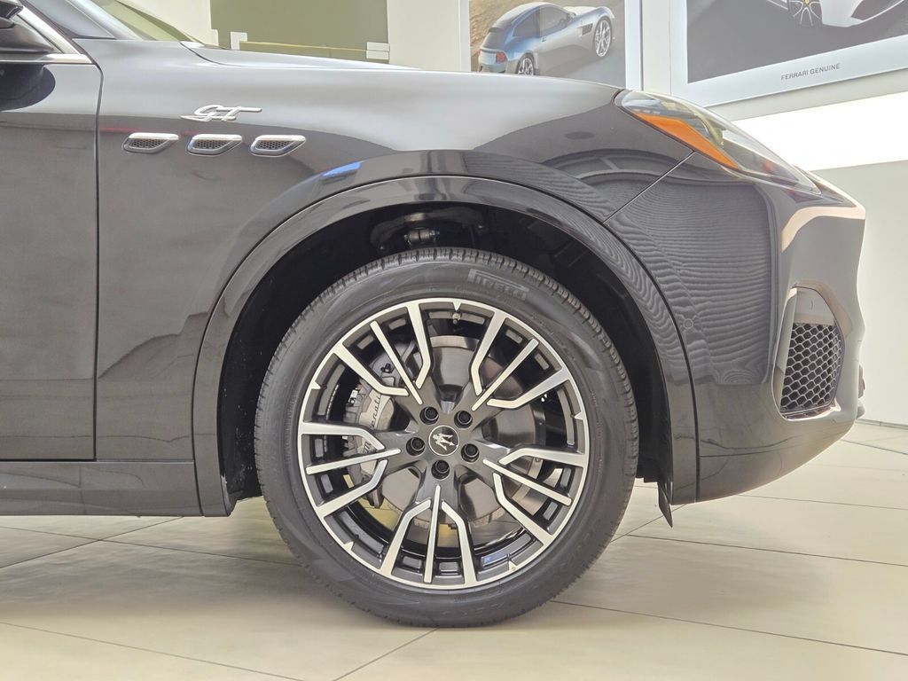 Certified 2023 Maserati Grecale GT AWD/4WD image 7
