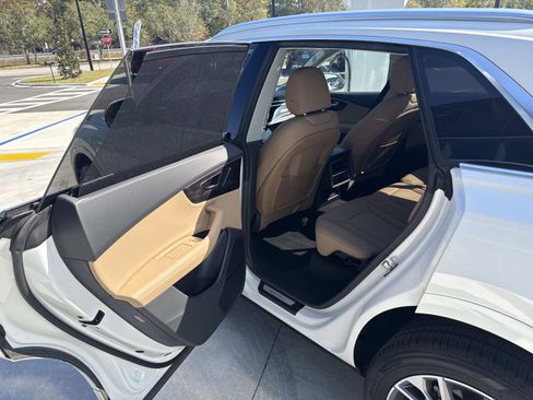 Used 2023 Audi Q8 Premium Plus image 14