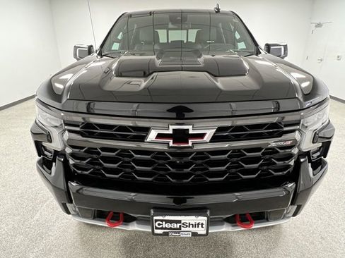 Used 2023 Chevrolet Silverado 1500 ZR2 image 3