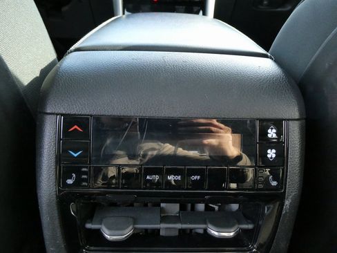 Used 2022 Jeep Grand Cherokee L Limited image 22