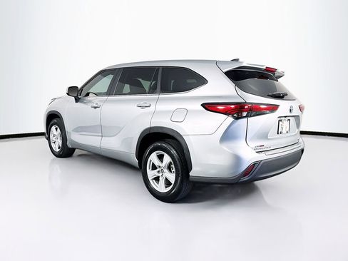 Used 2023 Toyota Highlander LE image 7