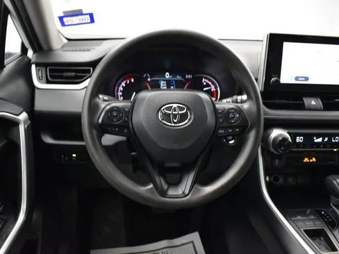 Used 2024 Toyota RAV4 XLE FWD image 20