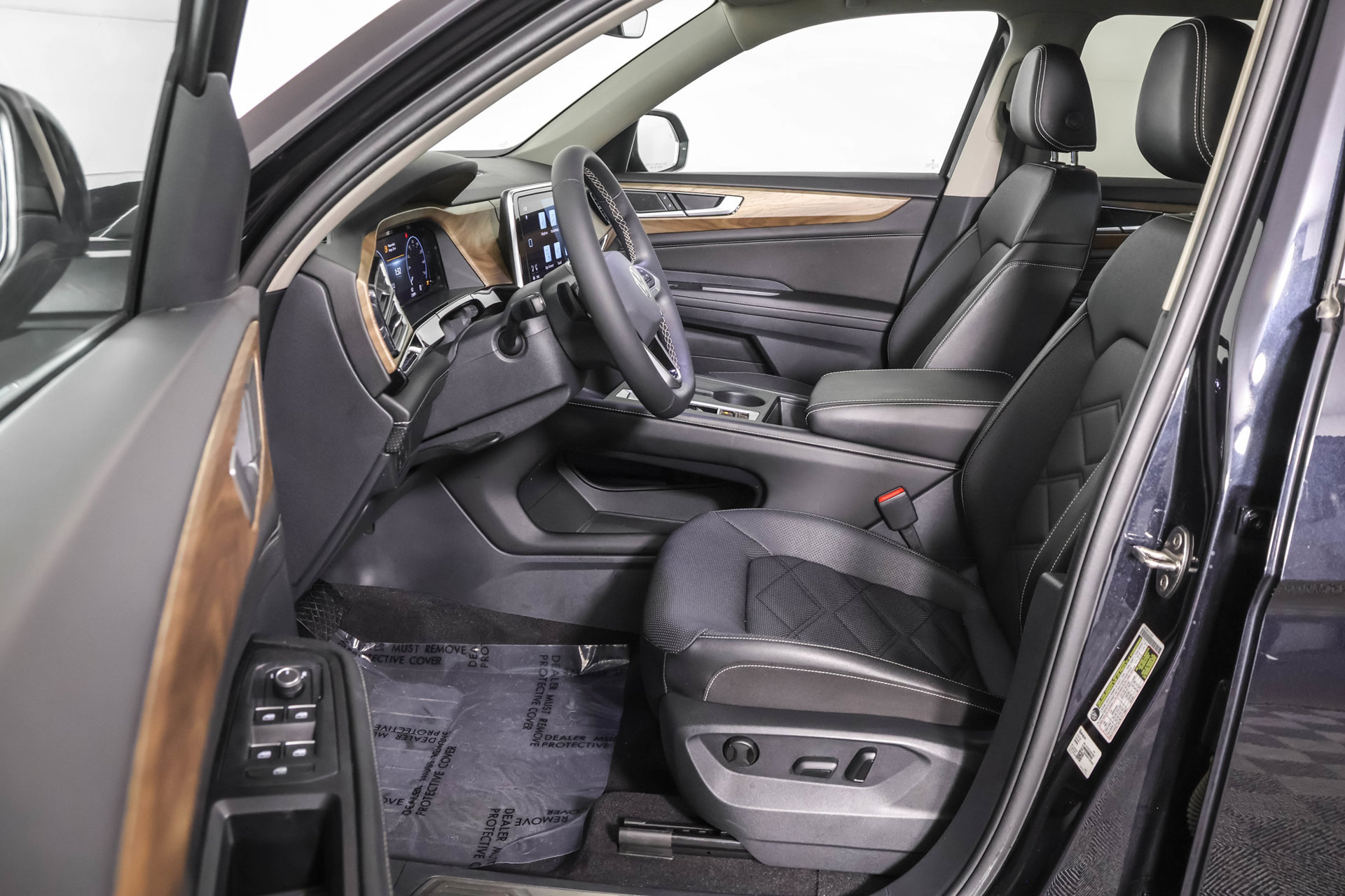 Used 2024 Volkswagen Atlas SE AWD/4WD image 7