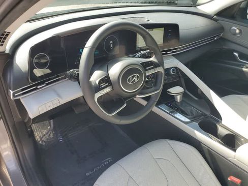 Used 2023 Hyundai Elantra Limited image 22