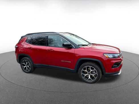 Used 2025 Jeep Compass Limited image 2
