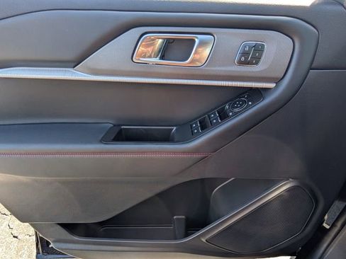 Used 2025 Ford Explorer ST image 33