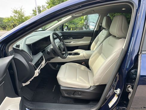 Certified 2025 Nissan Murano SV AWD/4WD image 11