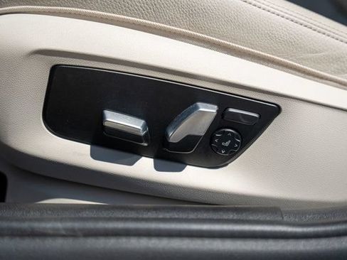 Used 2022 BMW 530i w/ Convenience Package RWD image 41
