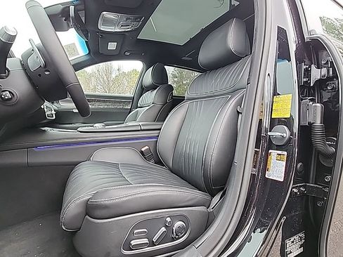 Used 2025 Genesis G90 3.5T image 6