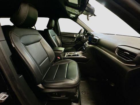 Used 2020 Ford Explorer XLT w/ Equipment Group 202A image 33