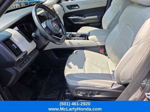 Used 2023 Nissan Pathfinder SL w/ SL Premium Package AWD/4WD image 10