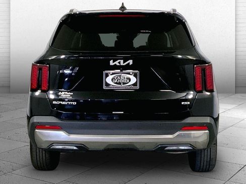 Certified 2024 Kia Sorento S image 3