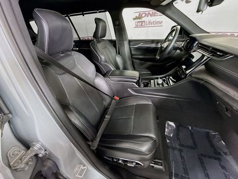 Used 2023 Jeep Grand Cherokee L Overland w/ Advanced Protech Group III AWD/4WD image 34