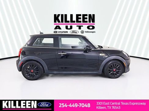 Used 2019 MINI Cooper 2-Door Hardtop w/ Signature Upholstery Package FWD image 9